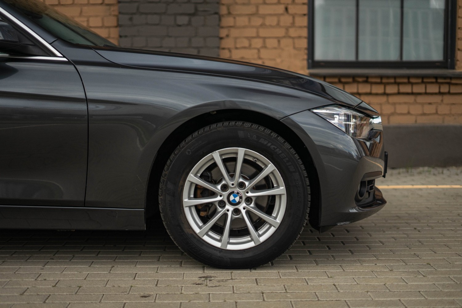 BMW 320i