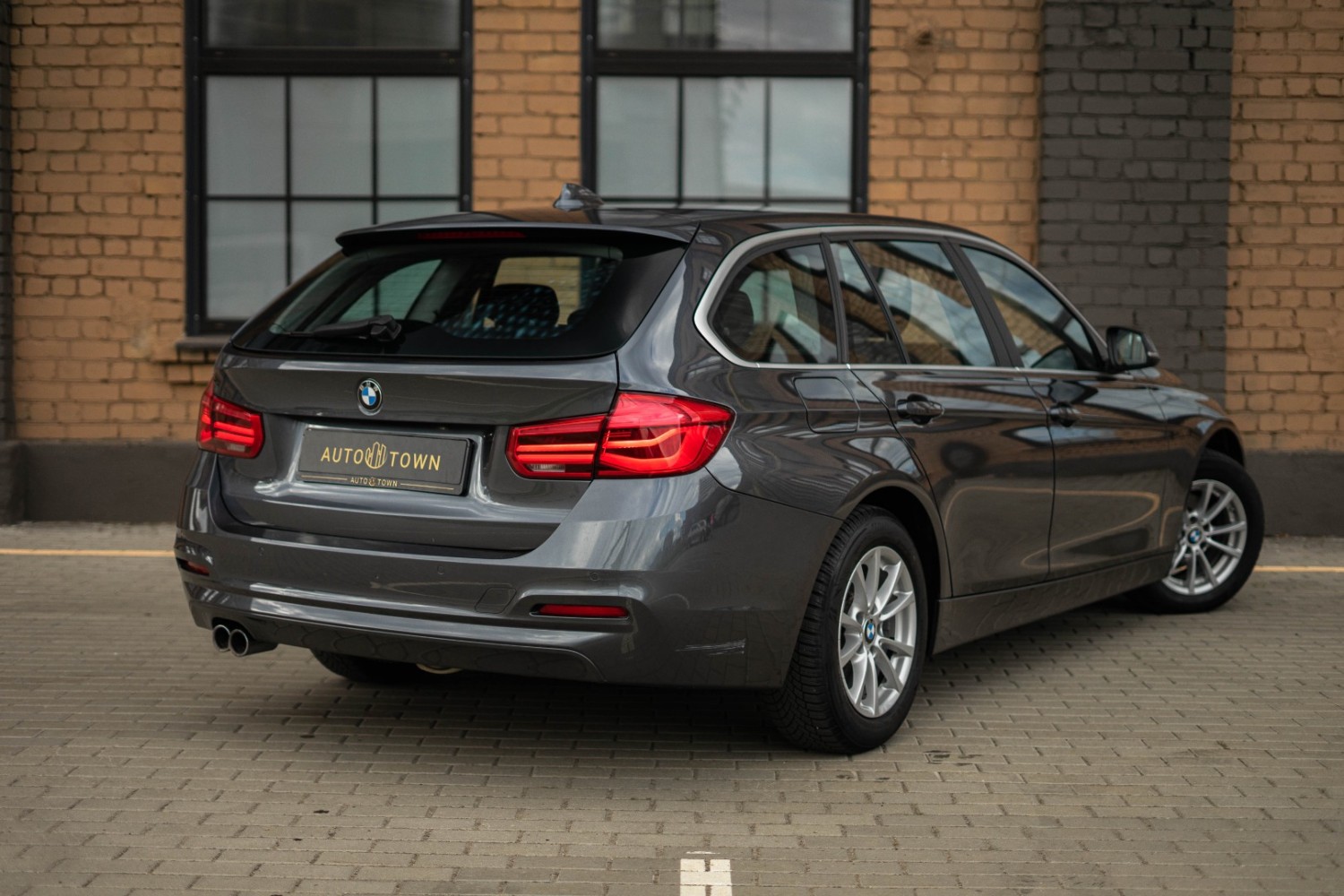 BMW 320i