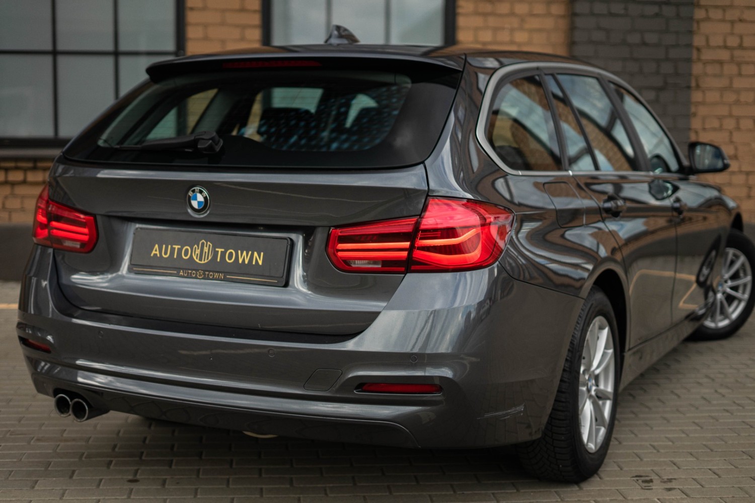 BMW 320i