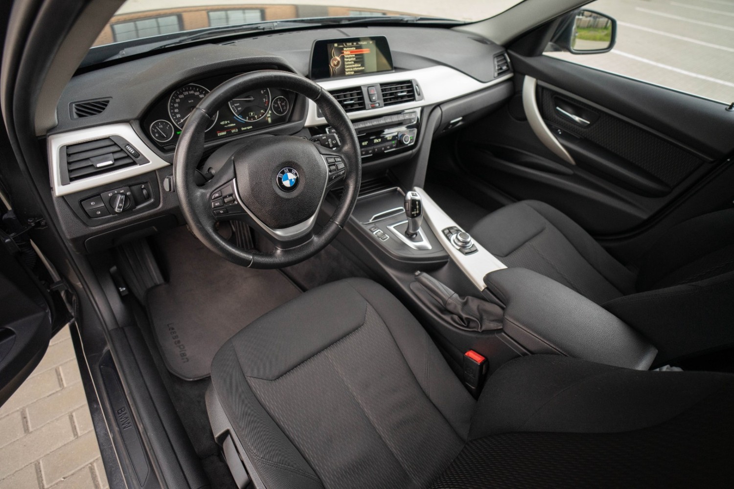 BMW 320i