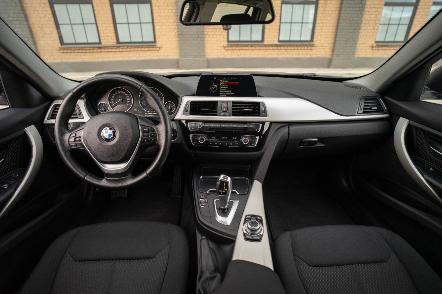 BMW 320i