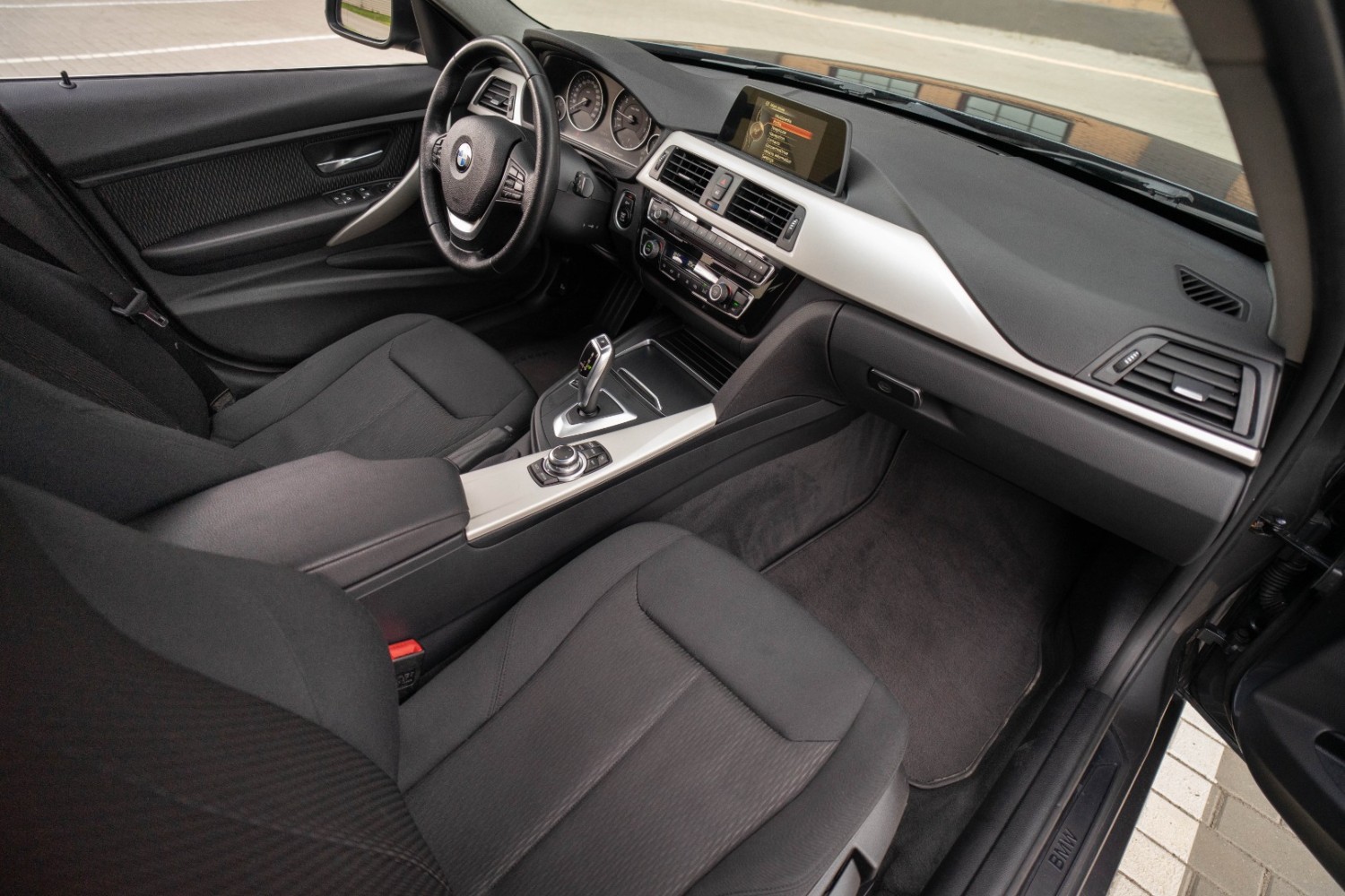 BMW 320i