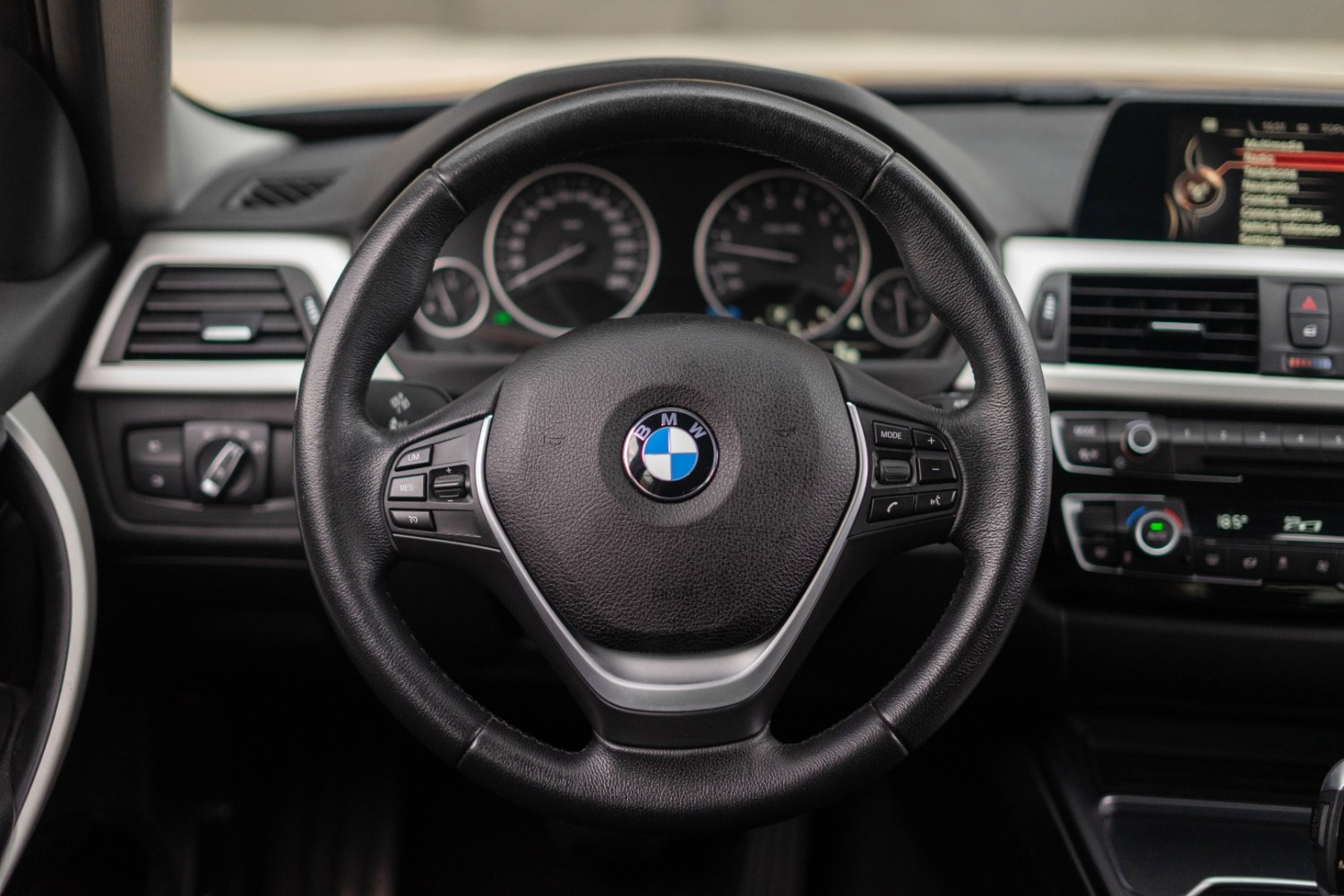 BMW 320i