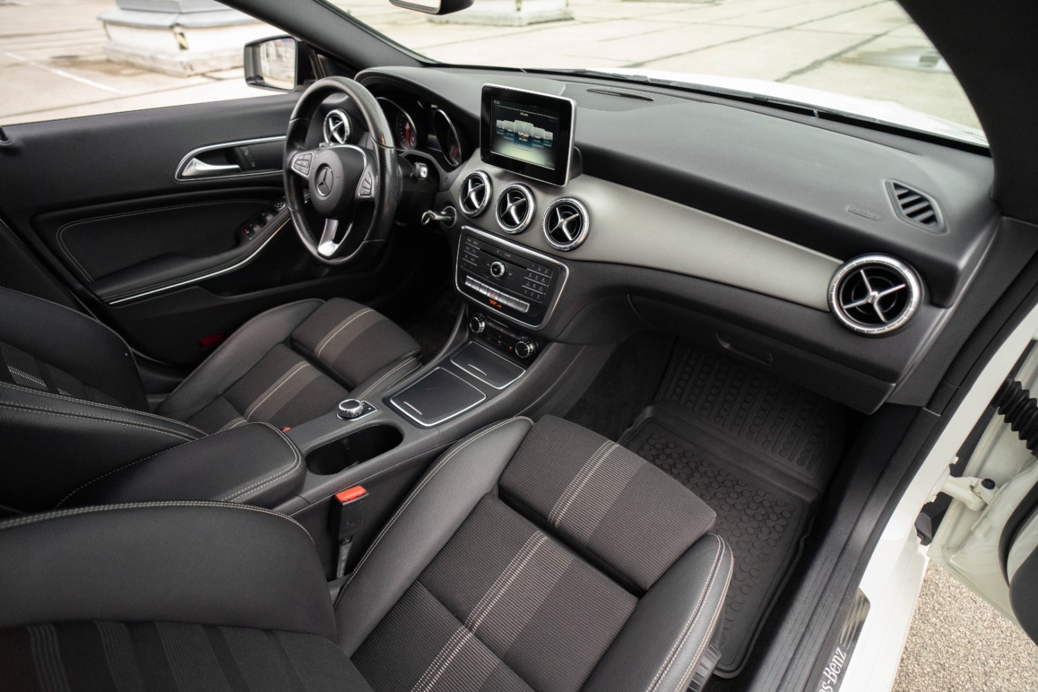 MERCEDES BENZ CLA 220 D