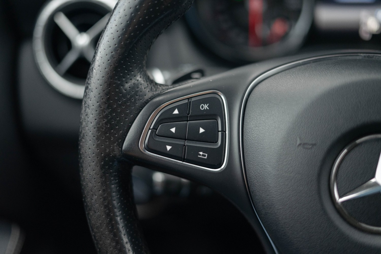 MERCEDES BENZ CLA 220 D