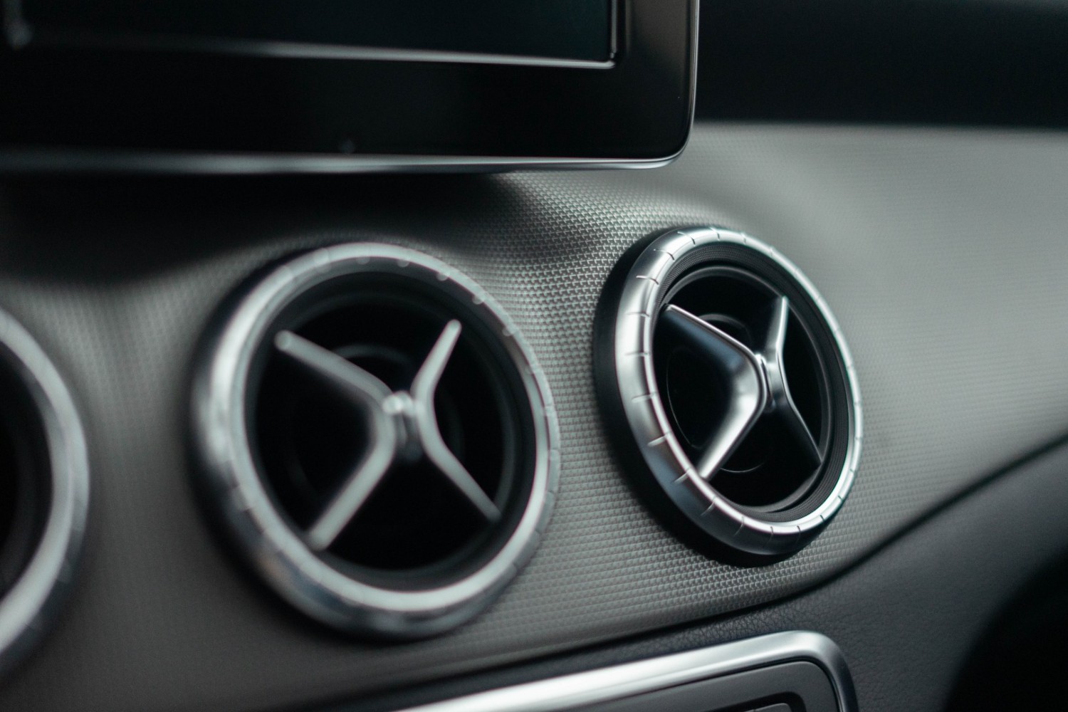 MERCEDES BENZ CLA 220 D