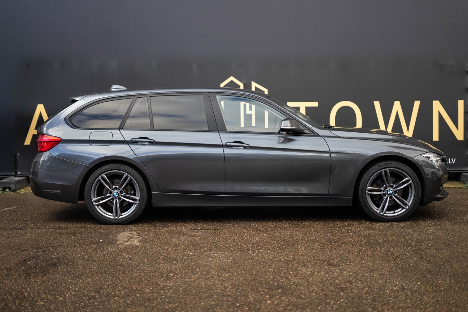 BMW 320i