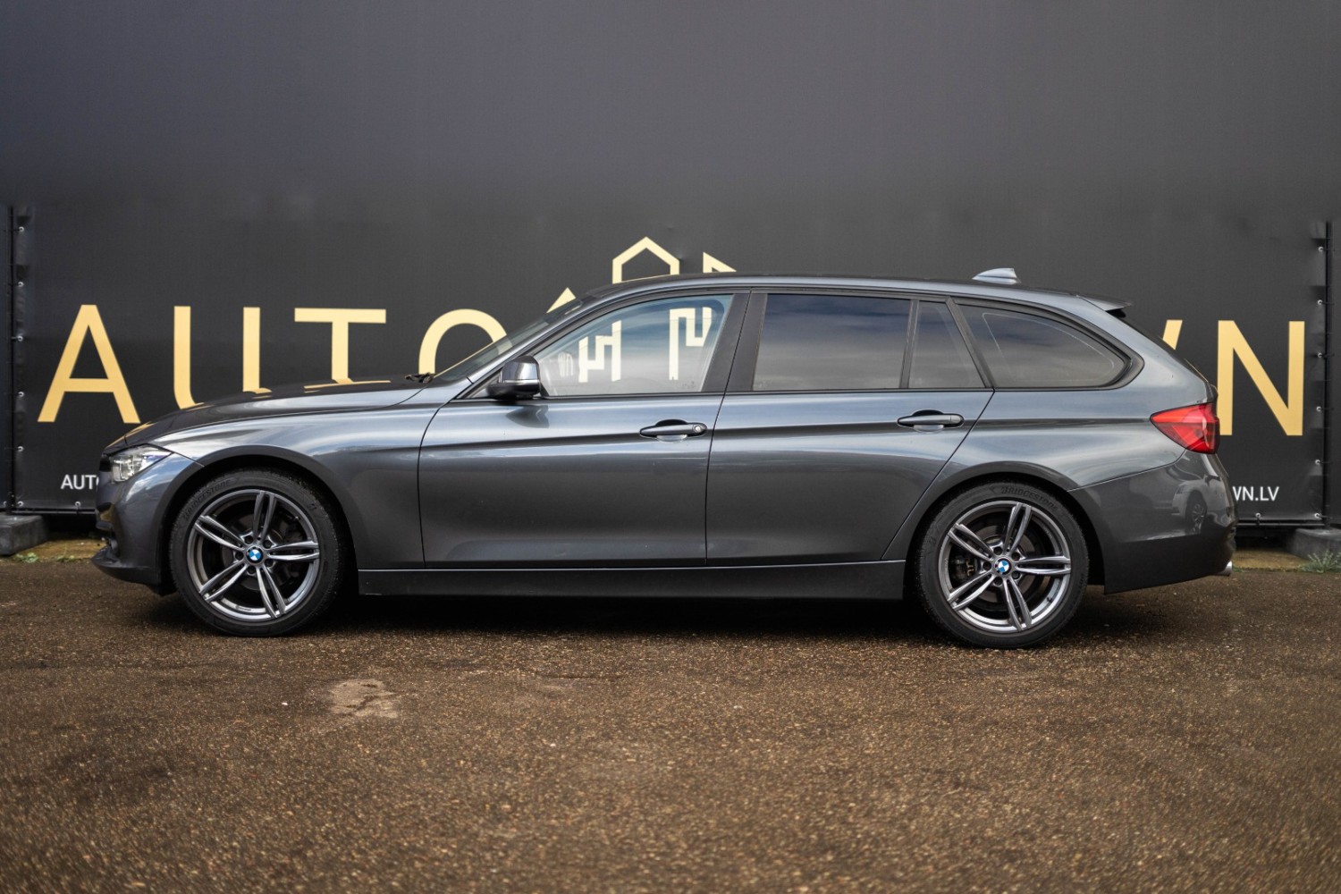 BMW 320i