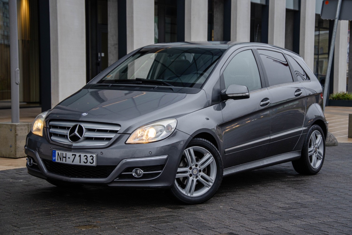 Mercedes B 180