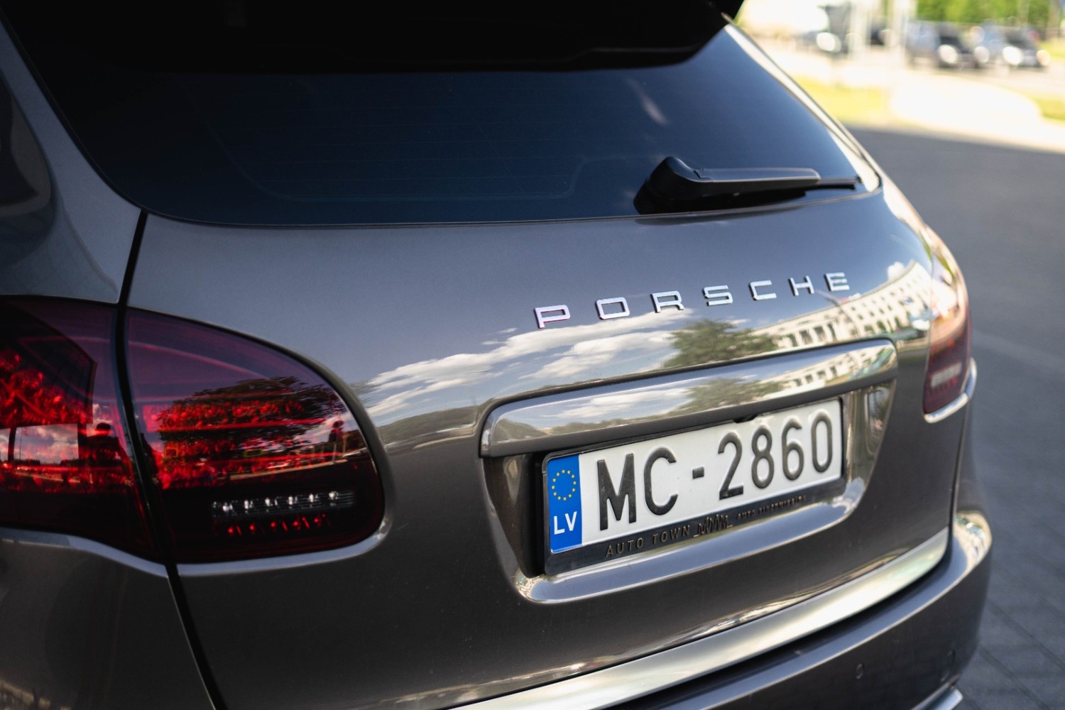 Porsche Cayenne S GTS Package